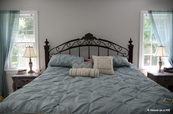 Throw pillows, all the throw pillows!